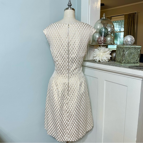 White House Black Market Cream & Gold Metallic Print Fit & Flare Dress Size 16 - Picture 5 of 9